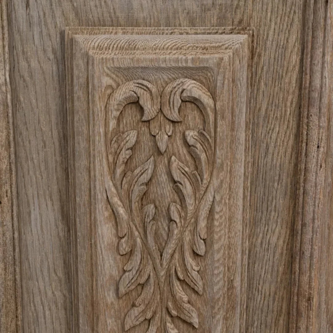 Buffet en bois sculpté orné, vers 1900