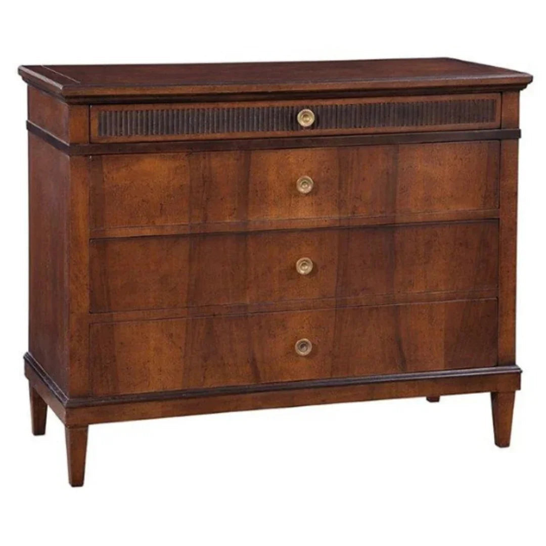 Commode à quatre tiroirs cannelée de style gustavien