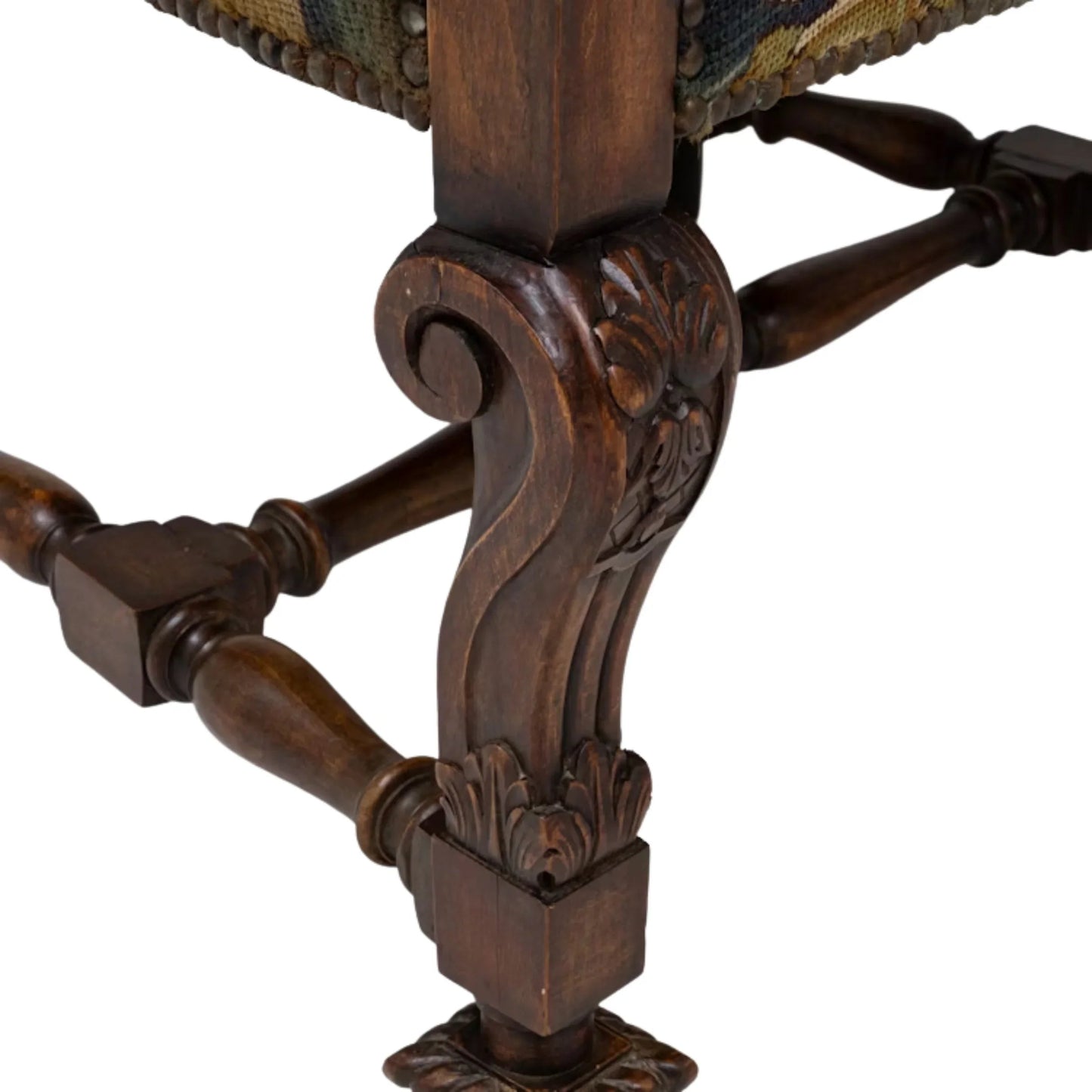 Fauteuil en tapisserie ancienne de style jardin secret, vers 1900