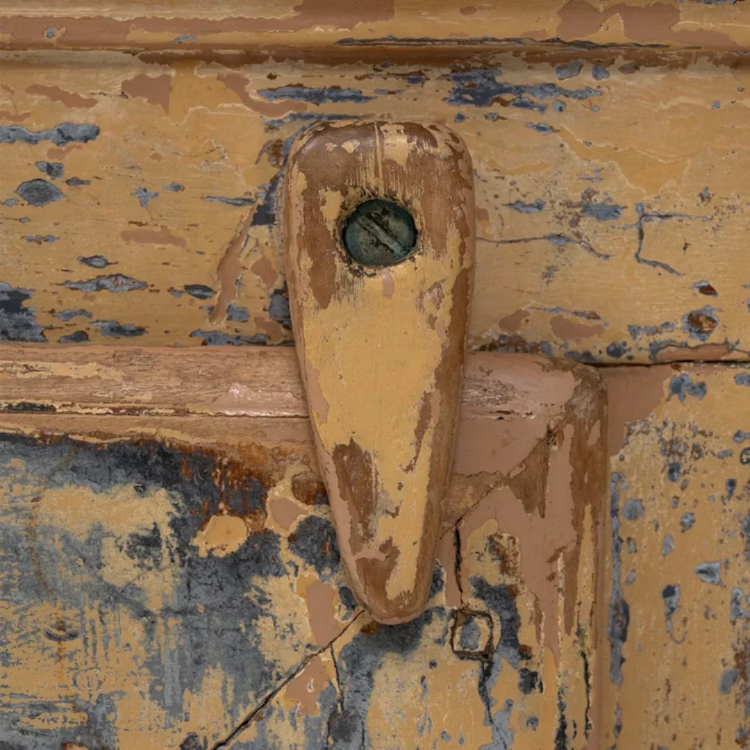 Buffet ancien de style provençal français à patine, vers 1830