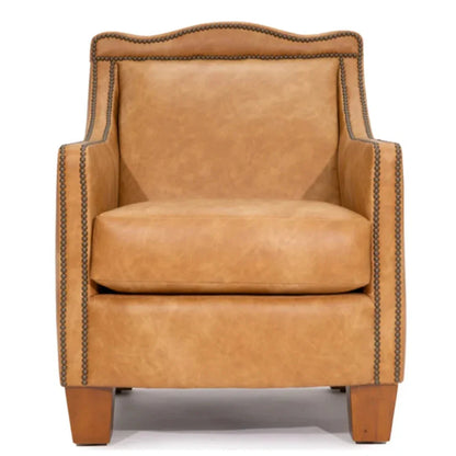 Fauteuil en cuir marron camel avec clous décoratifs