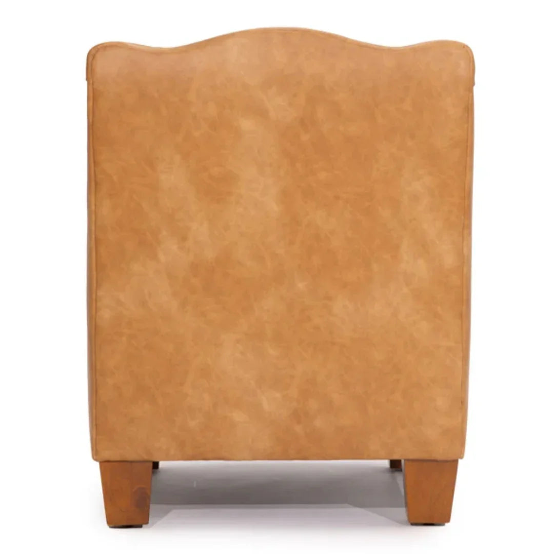 Fauteuil en cuir marron camel avec clous décoratifs