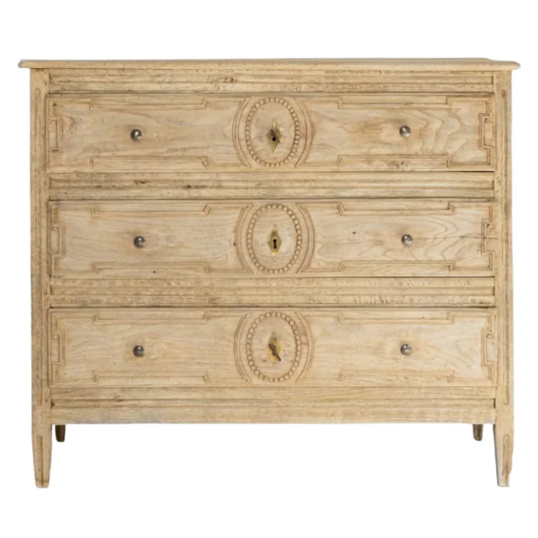 Coffre en bois sculpté orné de perles, vers 1850