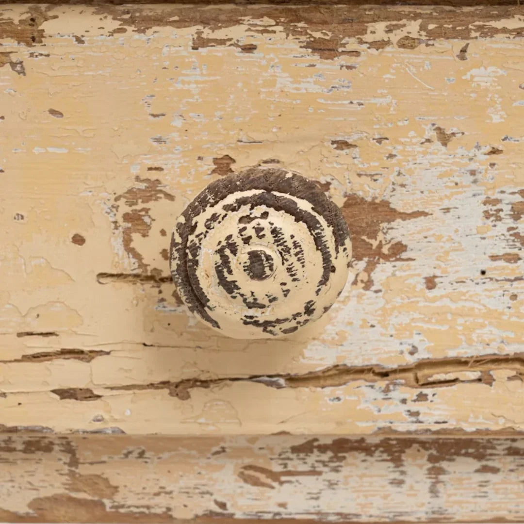 Table de salle à manger de style campagnard français, couleur crème vieillie, vers 1900