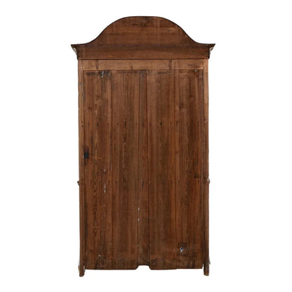 Armoire cintrée à porte en grillage à poules patiné, de style français, vers 1840