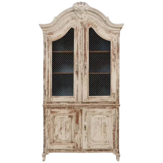 Armoire cintrée à porte en grillage à poules patiné, de style français, vers 1840