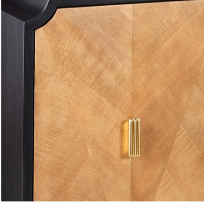 Buffet en bois naturel avec accents en laiton