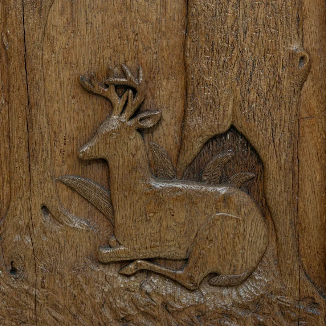 Meuble d'angle à décor de feuilles et de cerfs des Alpes françaises, vers 1920