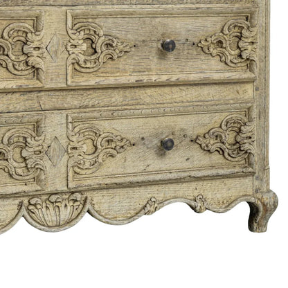 Coffre en chêne finement sculpté, de style français, vers 1850