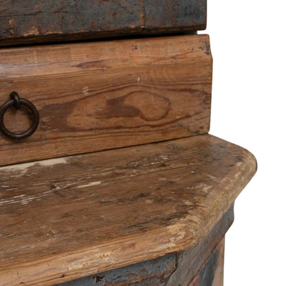 Armoire d'été à motifs floraux suédois, vers 1900