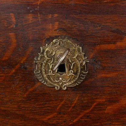 Commode à tiroirs en bois patiné français d'époque, vers 1850