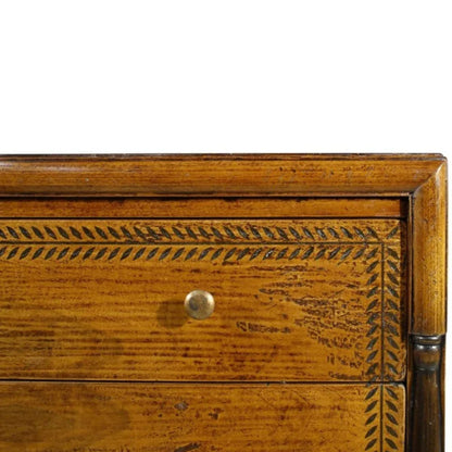 Commode italienne gravée à trois tiroirs