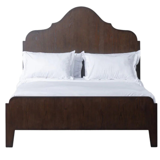 Lit de style manoir français voûté